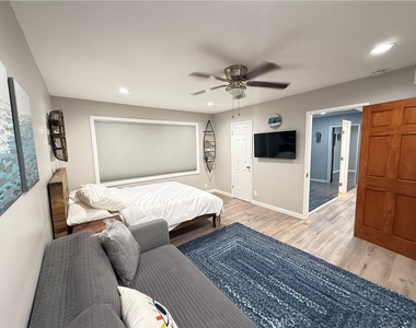 1174 E Ocean - Photo Thumbnail 24