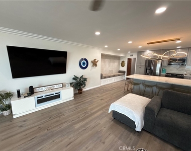 1174 E Ocean - Photo Thumbnail 4