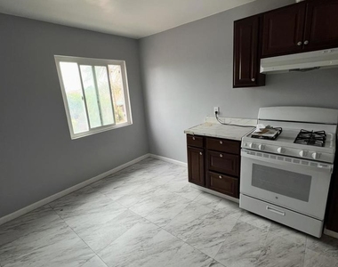 3739 Teak Street - Photo Thumbnail 2