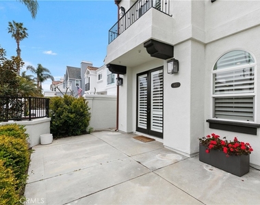617 8th Street - Photo Thumbnail 2