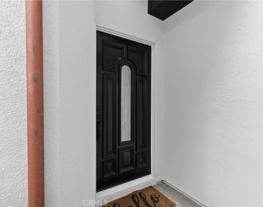 617 8th Street - Photo Thumbnail 1