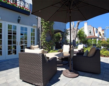 441 Carnation Avenue - Photo Thumbnail 18