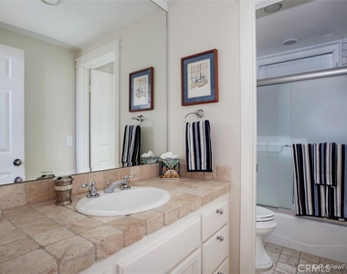441 Carnation Avenue - Photo Thumbnail 13