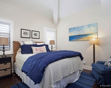 441 Carnation Avenue - Photo Thumbnail 12