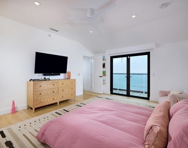 1472 Neptune Avenue - Photo Thumbnail 14