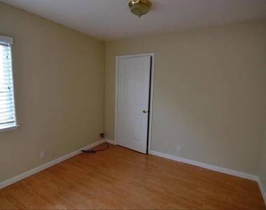 273 Staples Avenue - Photo Thumbnail 7