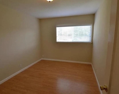 273 Staples Avenue - Photo Thumbnail 6