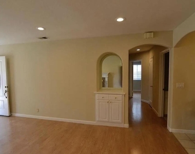 273 Staples Avenue - Photo Thumbnail 5