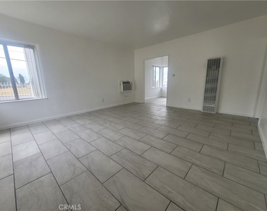 545 N 2nd Street - Photo Thumbnail 4