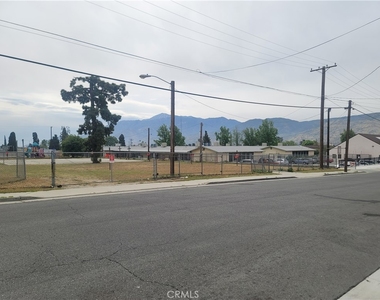 545 N 2nd Street - Photo Thumbnail 3
