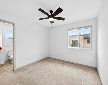 809 Anaheim Blvd - Photo Thumbnail 7