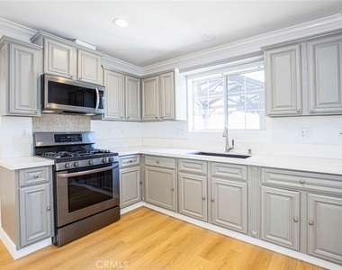 10531 Greenburn Avenue - Photo Thumbnail 12