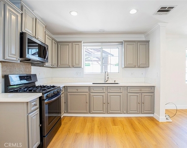 10531 Greenburn Avenue - Photo Thumbnail 13