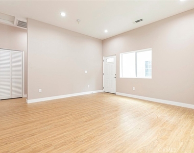 741 E Doran Street - Photo Thumbnail 5