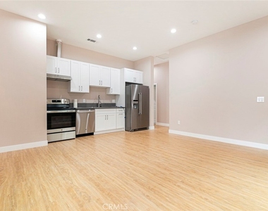 741 E Doran Street - Photo Thumbnail 4
