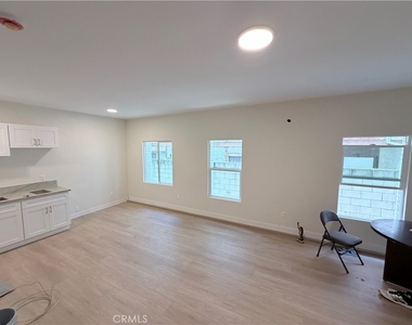 125 W Chestnut Street - Photo Thumbnail 7