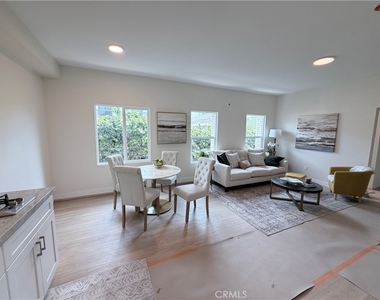 125 W Chestnut Street - Photo Thumbnail 3