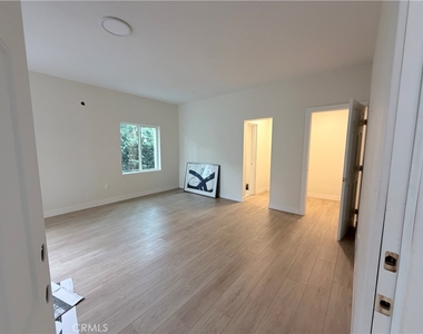 125 W Chestnut Street - Photo Thumbnail 8