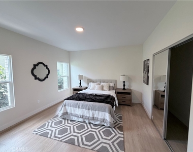 125 W Chestnut - Photo Thumbnail 5