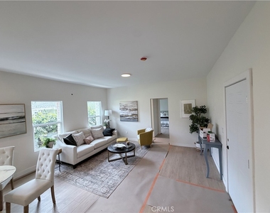 125 W Chestnut - Photo Thumbnail 2