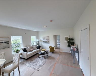 125 W Chestnut Street - Photo Thumbnail 2