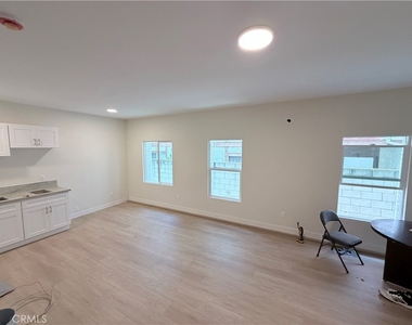 125 W Chestnut Street - Photo Thumbnail 7