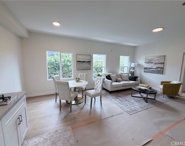 125 W Chestnut Street - Photo Thumbnail 3