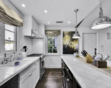 1203 Park Way - Photo Thumbnail 3