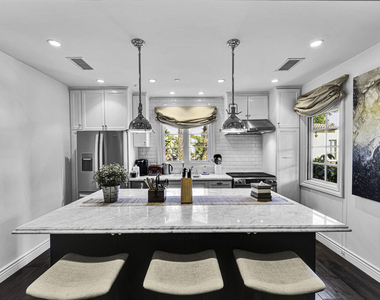 1203 Park Way - Photo Thumbnail 2