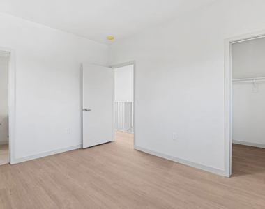 2523 S Orange Drive - Photo Thumbnail 5