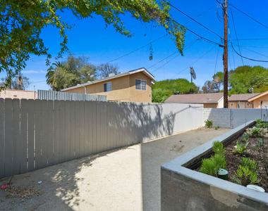 2523 S Orange Drive - Photo Thumbnail 11