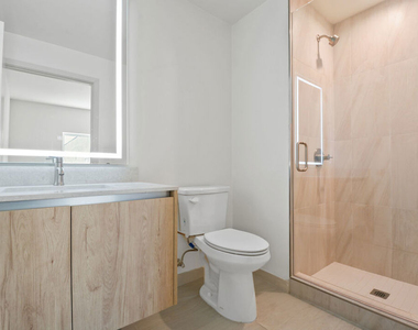 2523 S Orange Drive - Photo Thumbnail 4