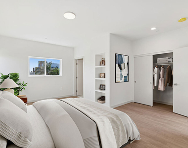 2523 S Orange Drive - Photo Thumbnail 2