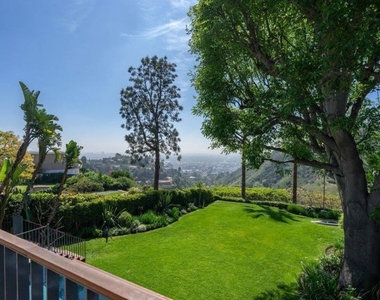 2439 Carman Crest Drive - Photo Thumbnail 2