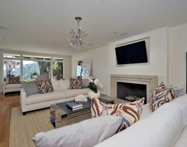 2439 Carman Crest Drive - Photo Thumbnail 10