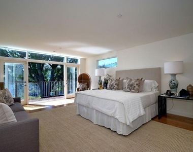 2439 Carman Crest Drive - Photo Thumbnail 12