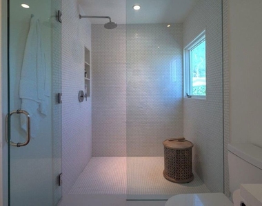 2439 Carman Crest Drive - Photo Thumbnail 11