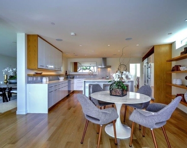 2439 Carman Crest Drive - Photo Thumbnail 8