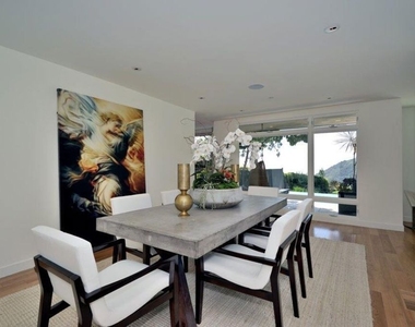 2439 Carman Crest Drive - Photo Thumbnail 4