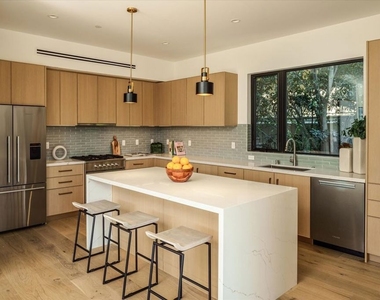 2822 1/2 Avenel Street - Photo Thumbnail 1