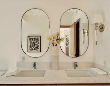 2822 1/2 Avenel Street - Photo Thumbnail 15