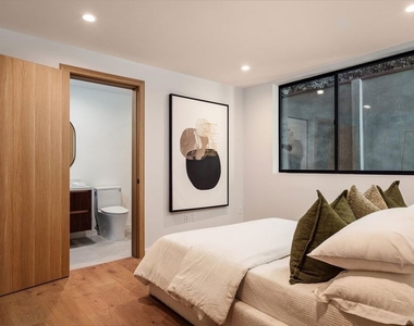 2822 1/2 Avenel Street - Photo Thumbnail 19