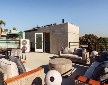 2822 1/2 Avenel Street - Photo Thumbnail 24