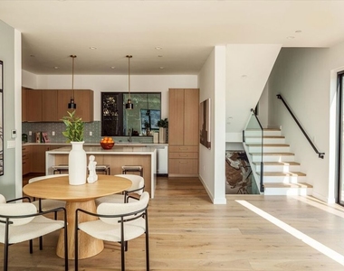 2822 1/2 Avenel Street - Photo Thumbnail 5