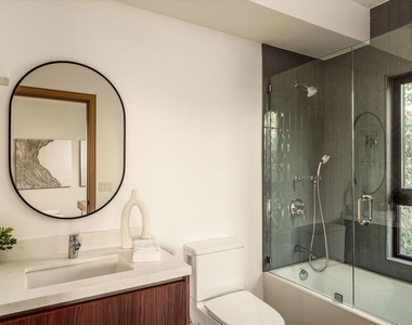 2822 1/2 Avenel Street - Photo Thumbnail 18