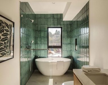 2822 1/2 Avenel Street - Photo Thumbnail 13