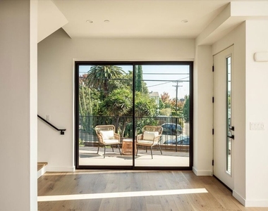2822 1/2 Avenel Street - Photo Thumbnail 8