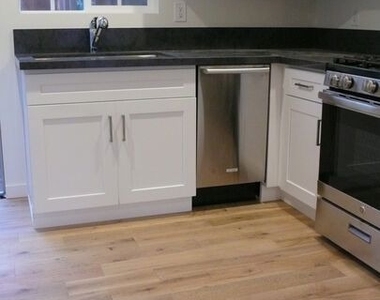 252 Hampton Drive - Photo Thumbnail 9