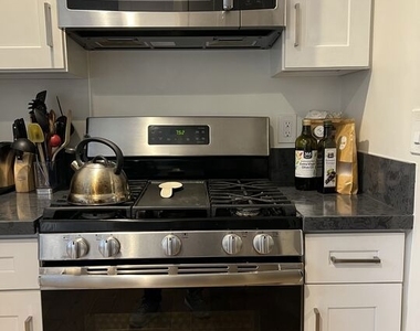252 Hampton Drive - Photo Thumbnail 7