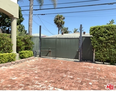 252 Hampton Drive - Photo Thumbnail 18
